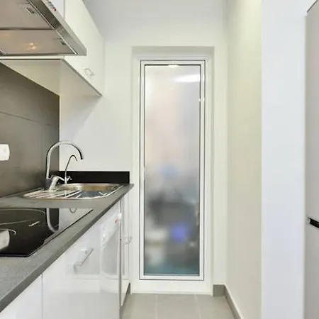 Cosy Well Situed With Sea View