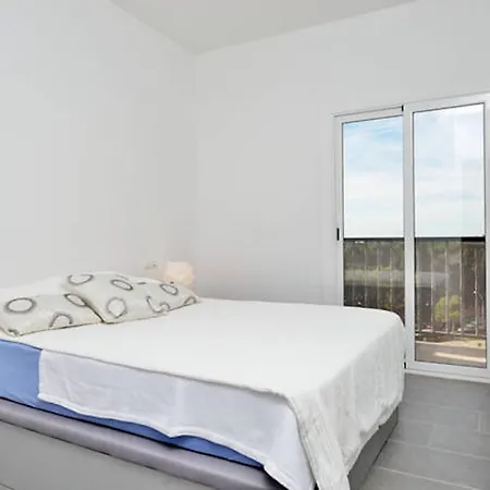 Cosy Well Situed With Sea View