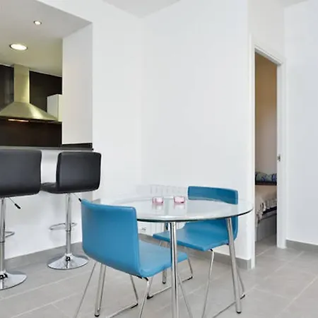Cosy Well Situed With Sea View Apartment *