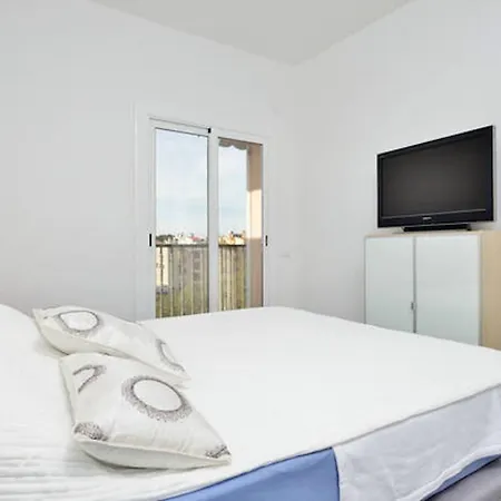 Cosy Well Situed With Sea View Apartment