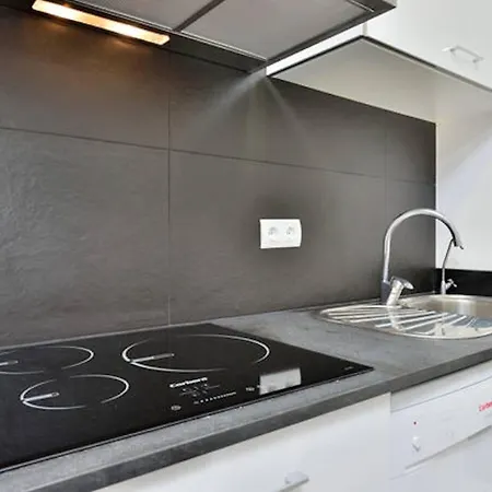Cosy Well Situed With Sea View *